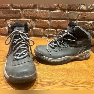 Columbia Newton Ridge Plus Waterproof Women’s Hiking Boots, Size 9